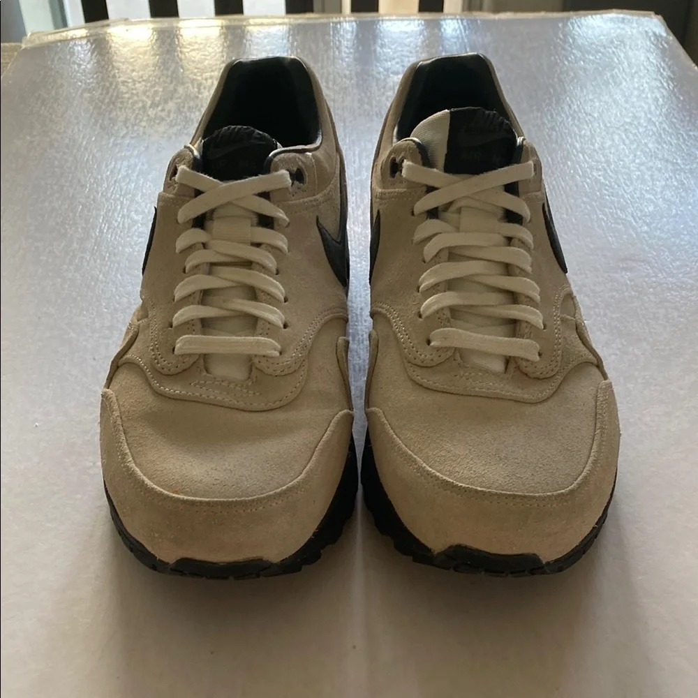 NIKE AIR MAX 1 Premium Beige Suede Leather Sneakers 512033-100 Size 9.5 US